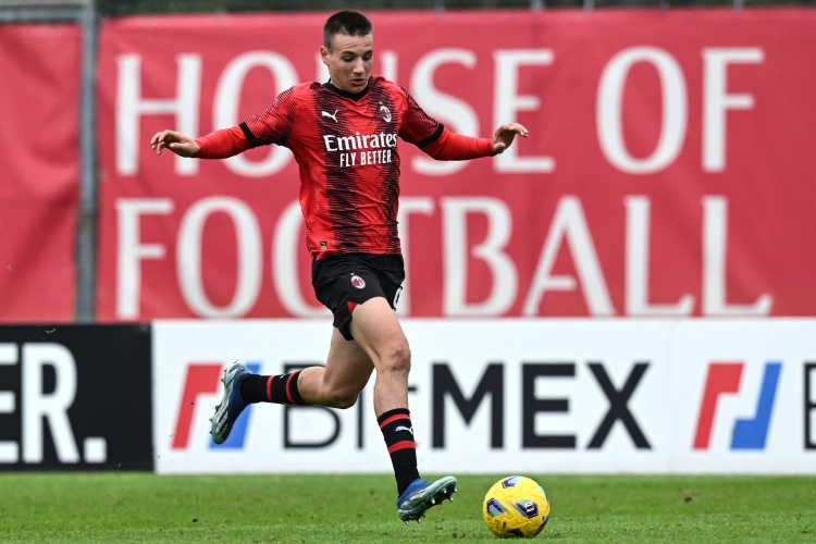 开云平台-隆戈：卡马达不会冬窗回归米兰，他将继续效力莱切到本赛季结束